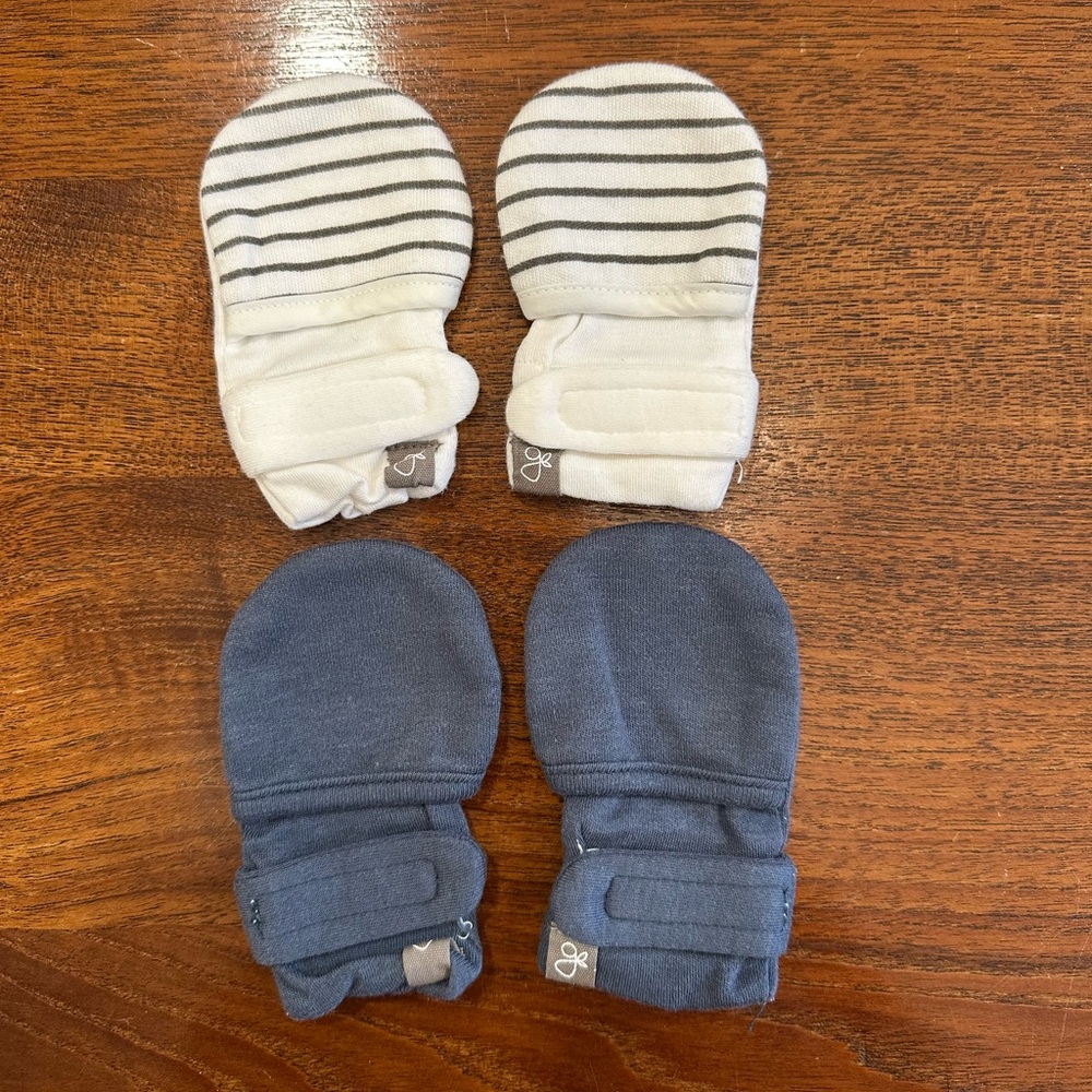 NWOT Goumi Stay On Baby Mittens, 0-3 Months, Midnight & Striped, 2 Pairs